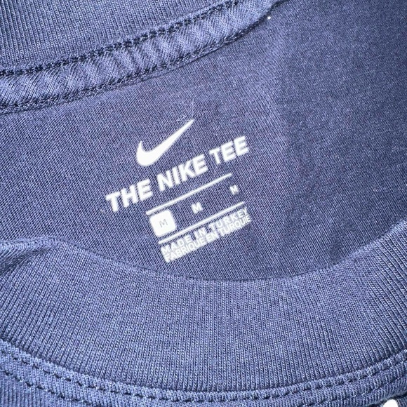 Nike Sportswear Navy T-Shirt Women’s Medium Short Sleeve Top Flowers Floral - Picture 3 of 5